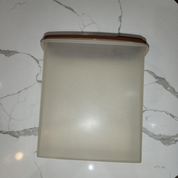 RARE VINTAGE Large Brown Tupperware Cereal Keeper 10" X 4.5" - Picture 4 of 10
